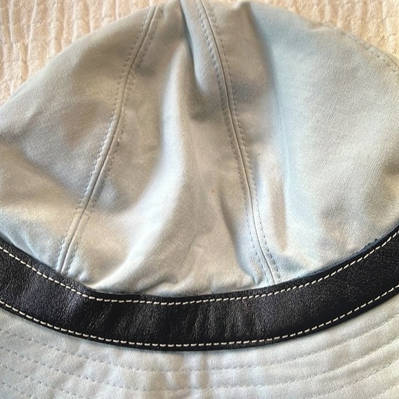 Coach Bucket Hat no rips, no spots, no discoloration, just like new. - Picture 3 of 6